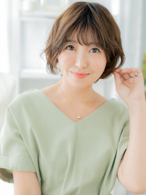 ウルフパーマひし形ふわふわフェザーショート　細めハイライト