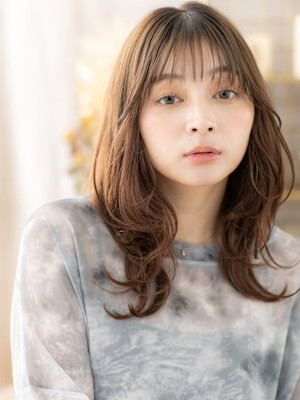 モテ髪ニュアンスパーマ透明感シースルー前髪　細めハイライト