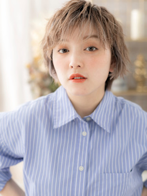 フレンチカジュアルくせ毛風マッシュパーマ　ホワイトブロンド