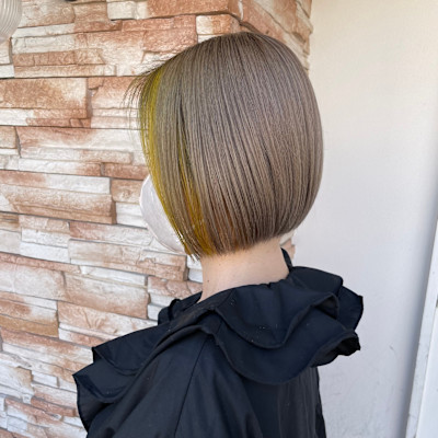 ショートボブ×ハイトーンカラー