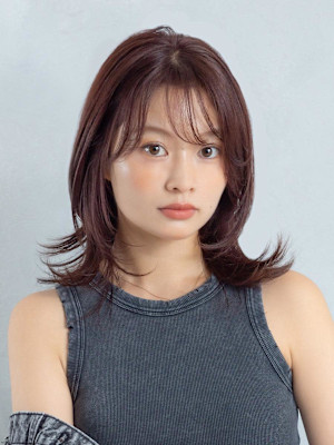 外ハネミディアムヘア