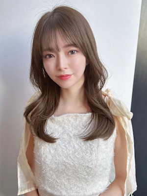 センターパート　くびれヘア　韓国ヘア　ナチュラルブラウン