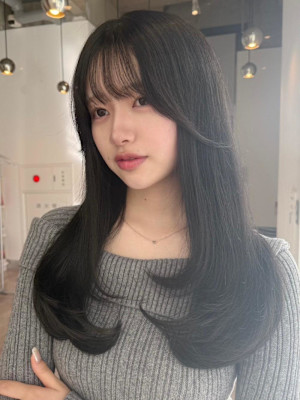 シースルーバング　ストレート　韓国ヘア　ナチュラルブラウン