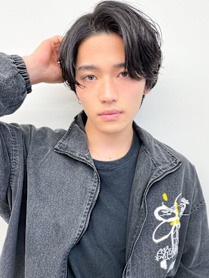 20代30代40代黒髪センターパートメンズカット