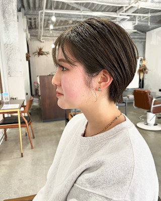 オリーブベージュ