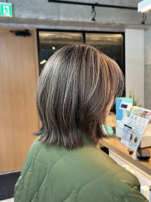 くびれボブ×白髪ぼかしハイライト