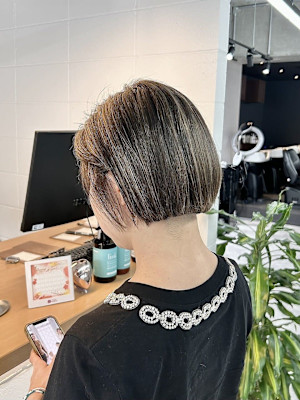 ミニボブ×コントラストハイライト