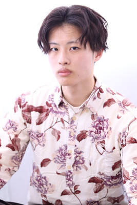 ２０代３０代４０代　センター分け　メンズニュアンスパーマ