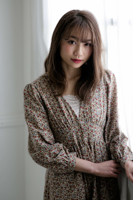 くびれミディアムヘアー