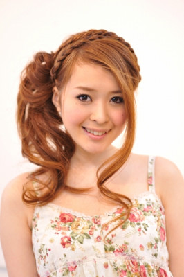 ゆるかわ編みこみサイドアップ