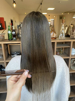 オリーブベージュ