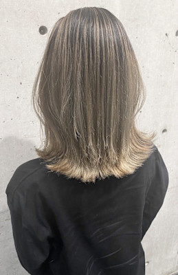 グレージュ×バレイヤージュカラー