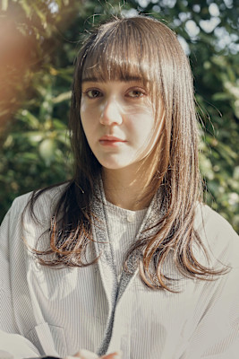 レイヤーカット　フェイスレイヤー　ベージュカラー