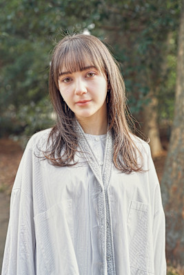 レイヤーカット　フェイスレイヤー　ベージュカラー