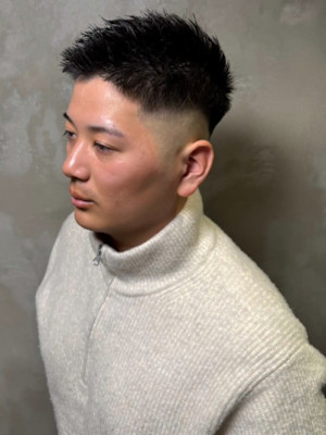 ソフトモヒカン　スキンフェード　束感　ベリーショート　黒髪