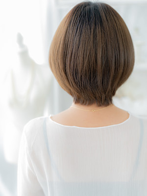 黒髪アースカラーナチュラル丸みマッシュボブ　マロンベージュ