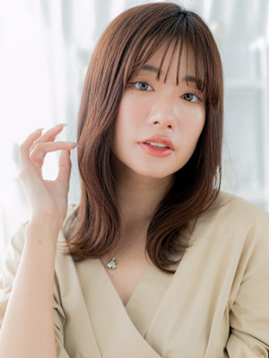 透明感ピンクブラウン外ハネロブくびれカール　韓国風巻き