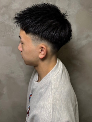 フェードカット　スキンフェード　メンズショート　黒髪