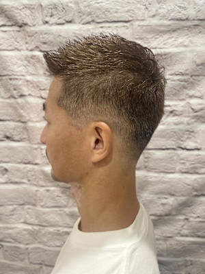 アッシュカラースパイキーショート