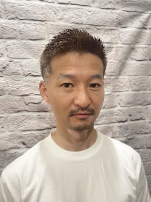 アッシュカラースパイキーショート