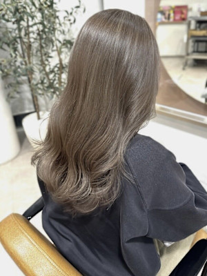 【NOA】透明感メルティカラーくすみベージュ