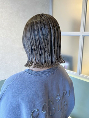 ☆切りっぱなし外はねボブ　エモージュカラーグレージュ