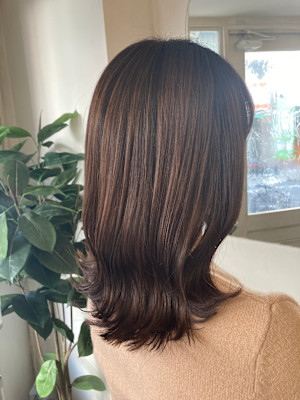 清楚感暗めカラーハイライト上品くびれミディ外ハネミディアム