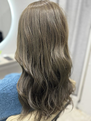 オリーブベージュ