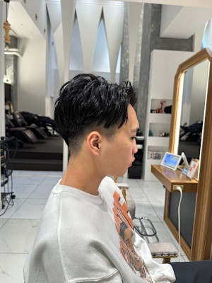 刈り上げ短髪スタイル