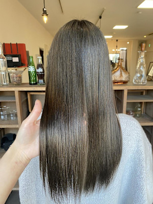 オリーブベージュ