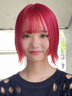 レッドカラー/切りっぱなしボブ/ハイトーン/ブリーチ