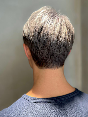 【吉田智哉】フェザーショート、刈り上げショート、グレー