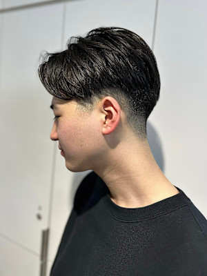 【吉田智哉】フェザーショート、刈り上げショート、グレー