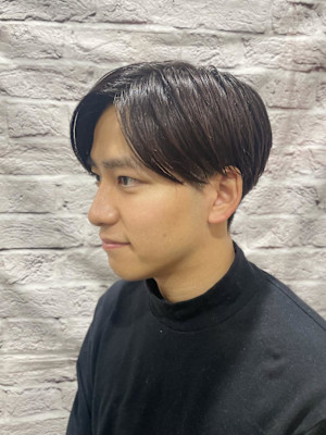 スーツに合う爽やかナチュラルパートヘア