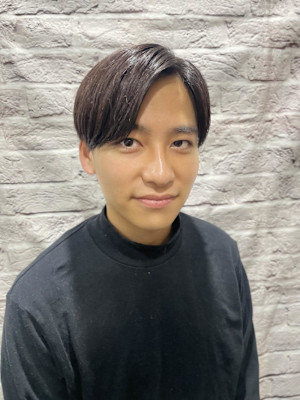 スーツに合う爽やかナチュラルパートヘア