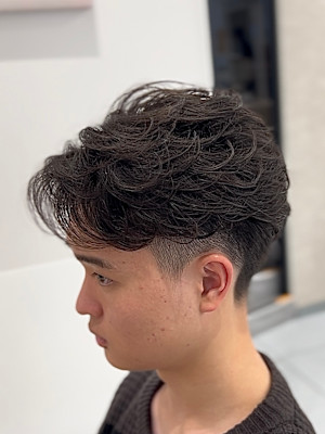 毛流れセンターパートニュアンスパーマセンター分け韓国ヘア横浜