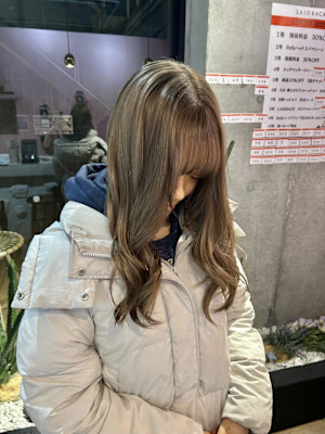 オリーブベージュ