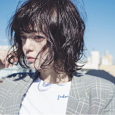 razyウェーブくすみブルーネビージュニュアンスボブ