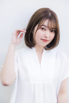 丸みミディアムボブ