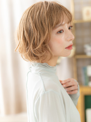 外国人風ハイトーンカラーボブウルフマッシュ　くすみベージュ