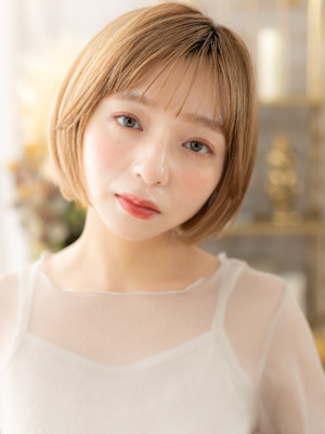 透明感シルキーベージュ小顔切りっぱなしボブ　くすみベージュ