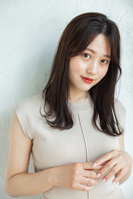 オフィスカジュアル外ハネストレート