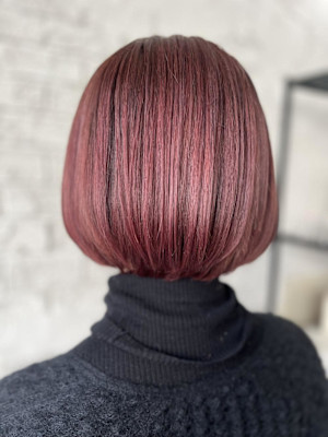 30.40代白髪ぼかしラズベリーレッドボブ
