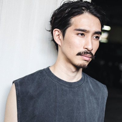 ウェービー耳かけツーブロッククールショート