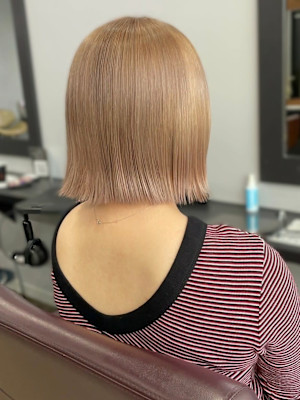 抜きっぱなしブロンド　切りっぱなしボブ　ケアブリーチ　美髪
