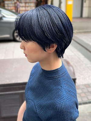ネイビーブルー　ブルベ　ハンサムショート　20代30代　美髪