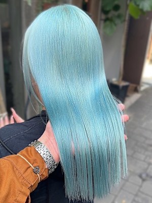 ターコイズブルー　ハイトーン　ケアブリーチ　透明感カラー