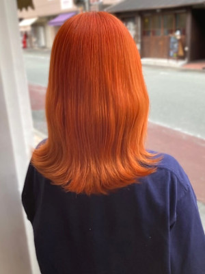 アプリコットオレンジ　くびれヘア　ケアブリーチ　外ハネミディ