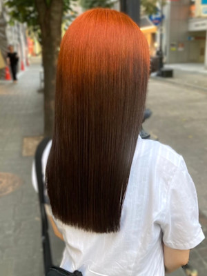 グラデーションカラー　ルーツカラー　切りっぱなし　美髪　艶髪