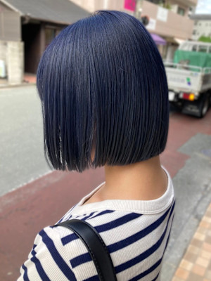 ネイビーブルー　ブルベ　切りっぱなしボブ　透明感カラー　美髪